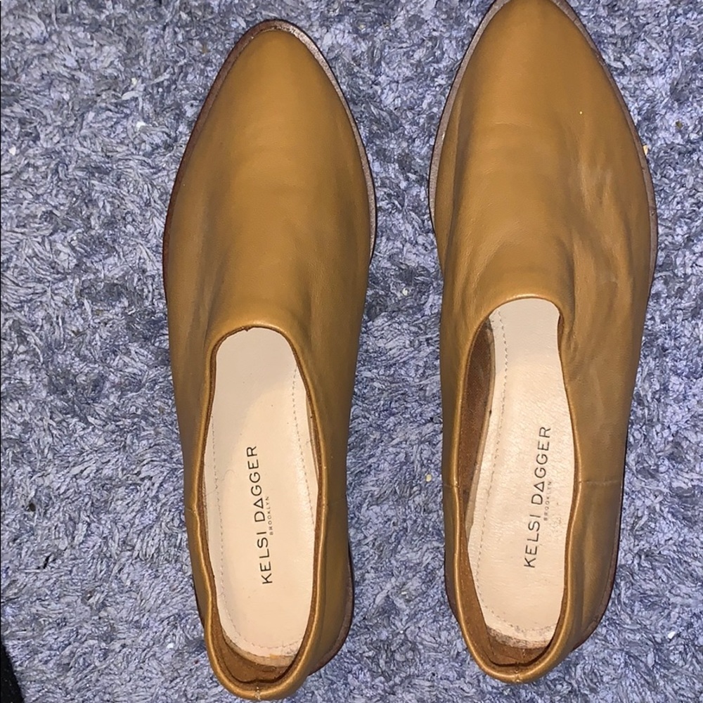 Kelsi Dagger Brown Flats